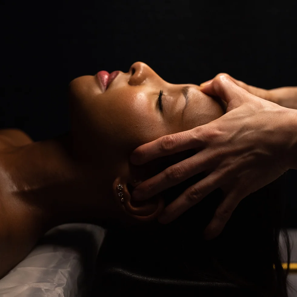 head-massage-squarecrop